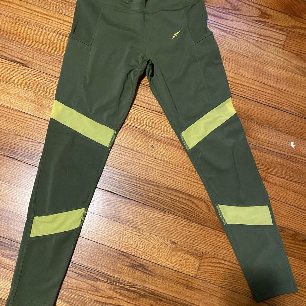 Great DLB leggings, worn once! Side pocket, ankle length